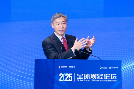 银河配资 李稻葵：通过发行国债置换地方债，推动地方政府深入开展城镇化建设